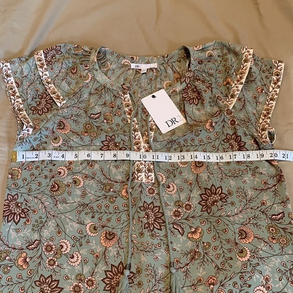 NWT - DR2 Shortsleeved Floral Top Size Small - Picture 10 of 16